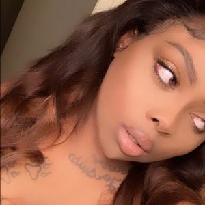 Meet your Posher, Alexis